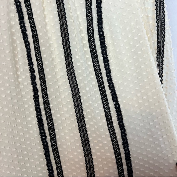 J. Crew Lace Trim Swiss Dot Blouse Silk Blend, size 0 - Picture 4 of 6